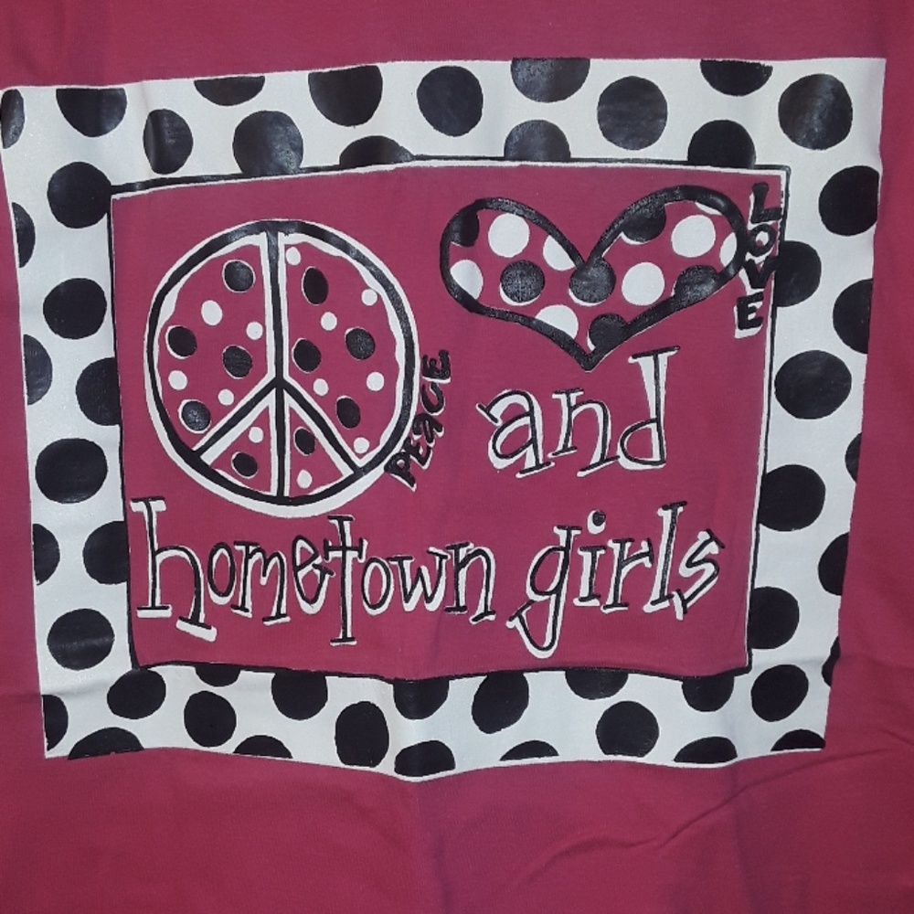 * Graphic Tee "Peace Love and Hometown Girls" Pink